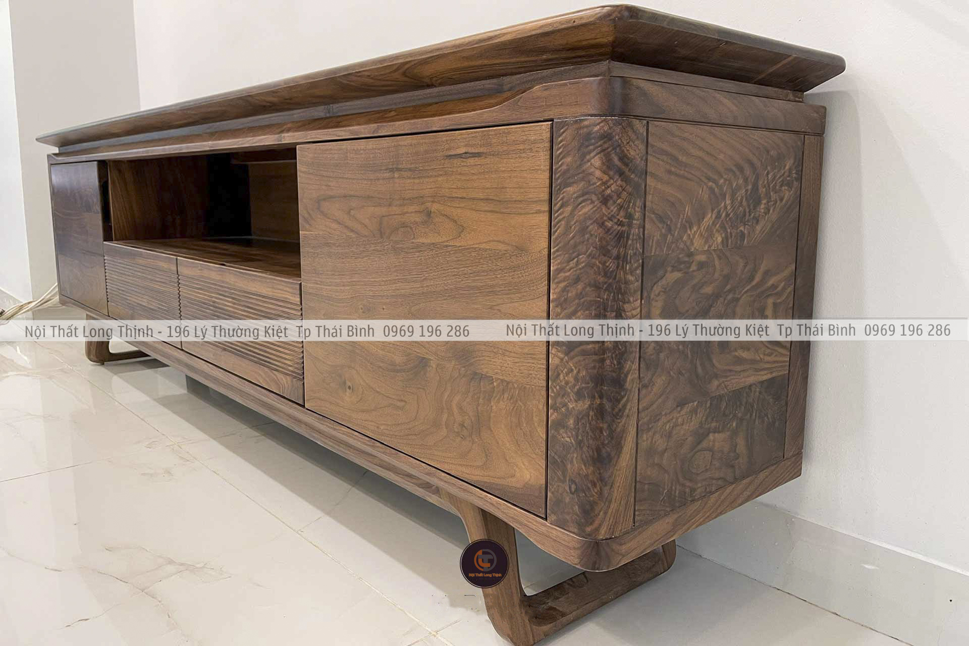 Kệ tivi gỗ óc chó KTV10